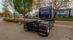 20251019-Tom-Holding-00323